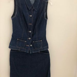 Beautiful Guess 2 pieces skirt set.